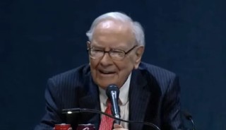 巴菲特：“长期趋势是向上的”