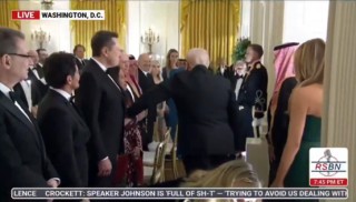 “特马”又同框！马斯克现身白宫 出席特朗普与沙特王储晚宴