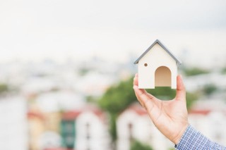 如何在房地产行业中提高房地产企业的竞争力？这种提高有哪些方式？