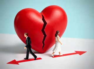 亏8千万！阿里清仓、创始人“天价离婚”，谁拖累了丽人丽妆？