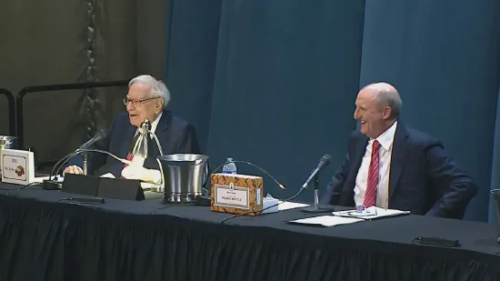 滚动更新｜直击2025年巴菲特股东大会：贸易不应成为武器 美股市场波动实属常态 透露投资机遇  第2张