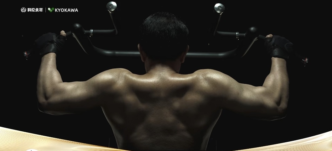 75岁董事长赤膊“秀肌肉”，科伦药业为哪般？  第2张