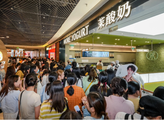 2年关店超400家！茉酸奶“危局”，“吞下”酸奶罐罐自救？  第1张