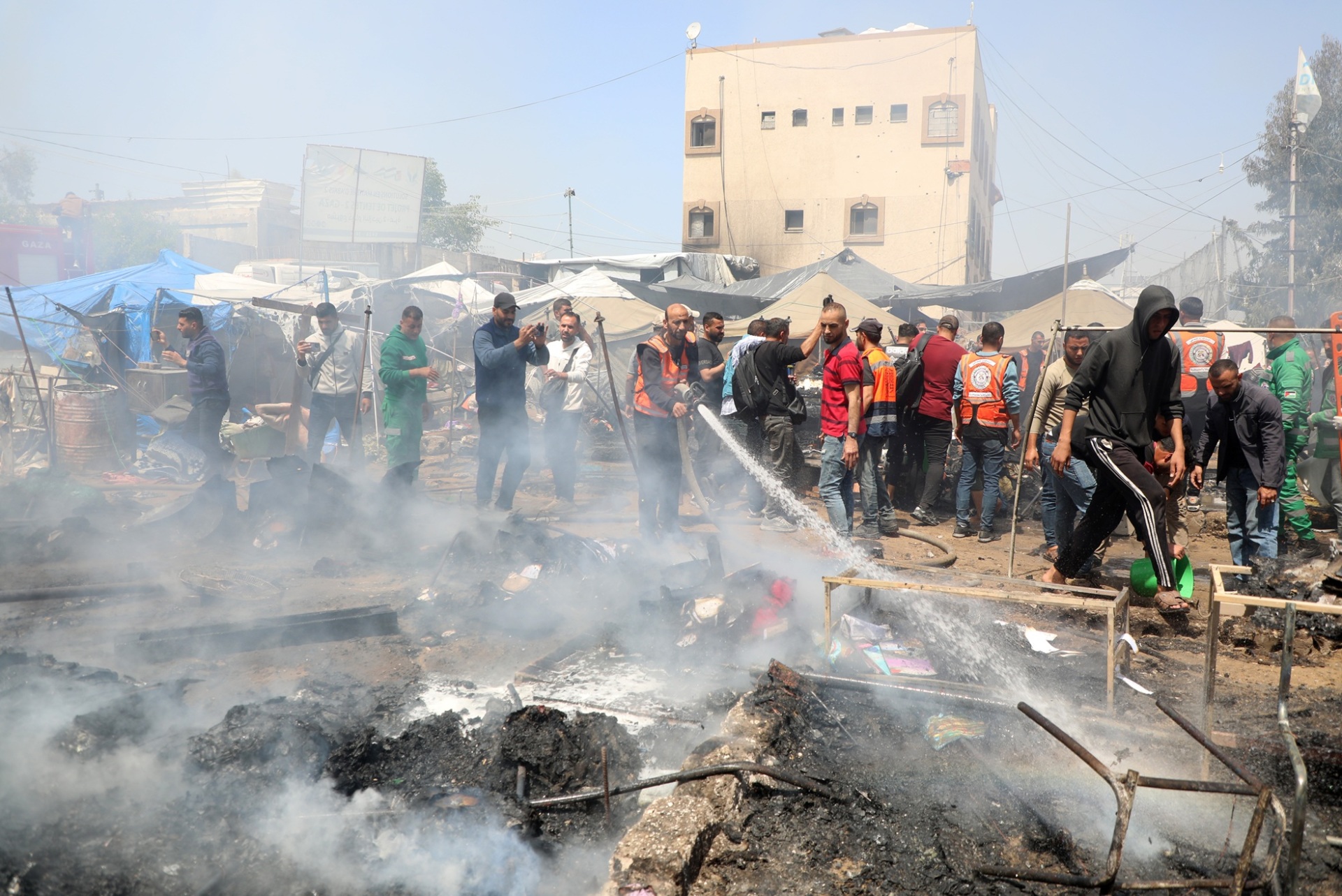 以军发动空袭，32人死亡！卡塔尔等多方谴责！哈马斯：以军指控是“无稽之谈”  第1张