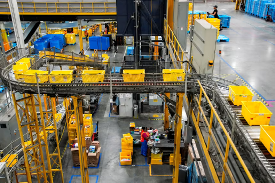 亚马逊销售额超越沃尔玛，登顶全球第一  第1张