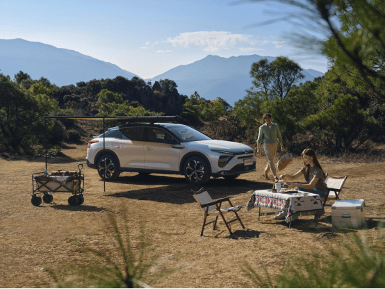 不止于轿车轻奢休旅范 东风雪铁龙新款凡尔赛C5 X自在上市  第9张