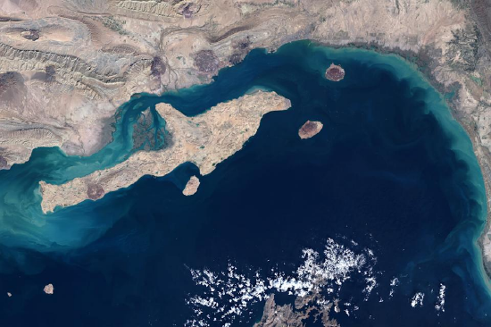 霍尔木兹海峡追踪:停火后只有与伊朗有关的船只通过海峡 第1张 霍尔木兹海峡追踪:停火后只有与伊朗有关的船只通过海峡 第1张